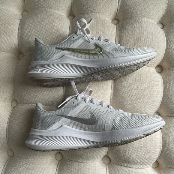 Women’s Nike Downshifter 8.5 White - Picture 3 of 7